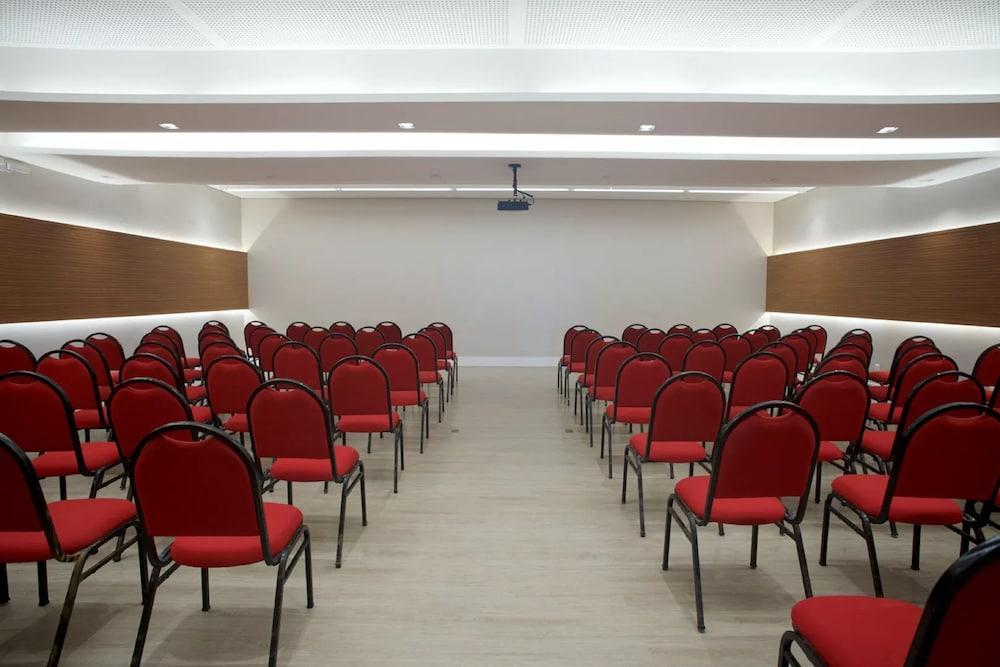 Hotel Monte Pascoal 4*